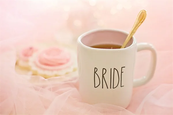 10月のバラにコーヒーかすをまくべき理由と正しい使い方